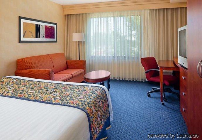 Courtyard By Marriott Columbia Hotel Стая снимка