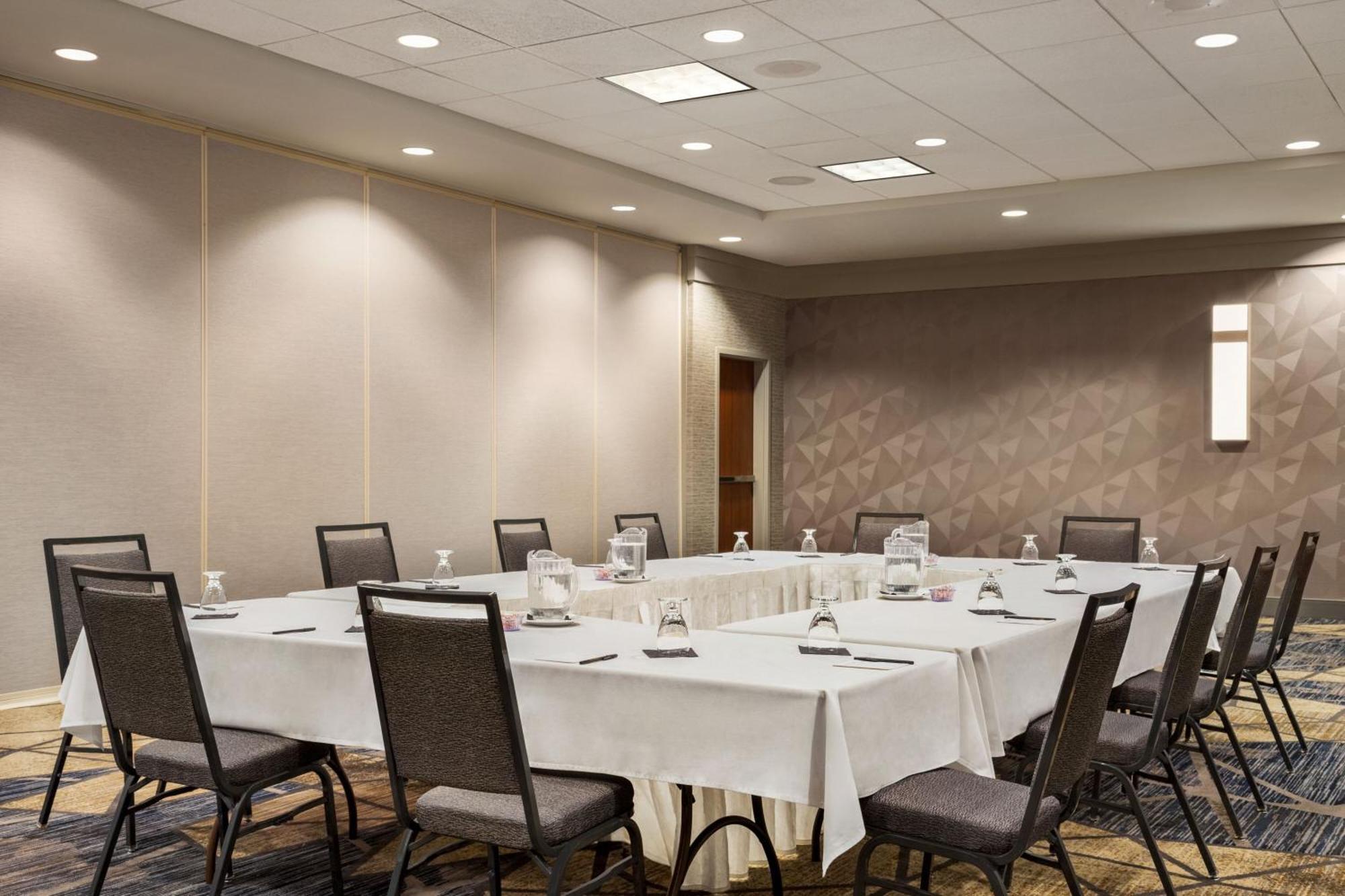 Courtyard By Marriott Columbia Hotel Екстериор снимка