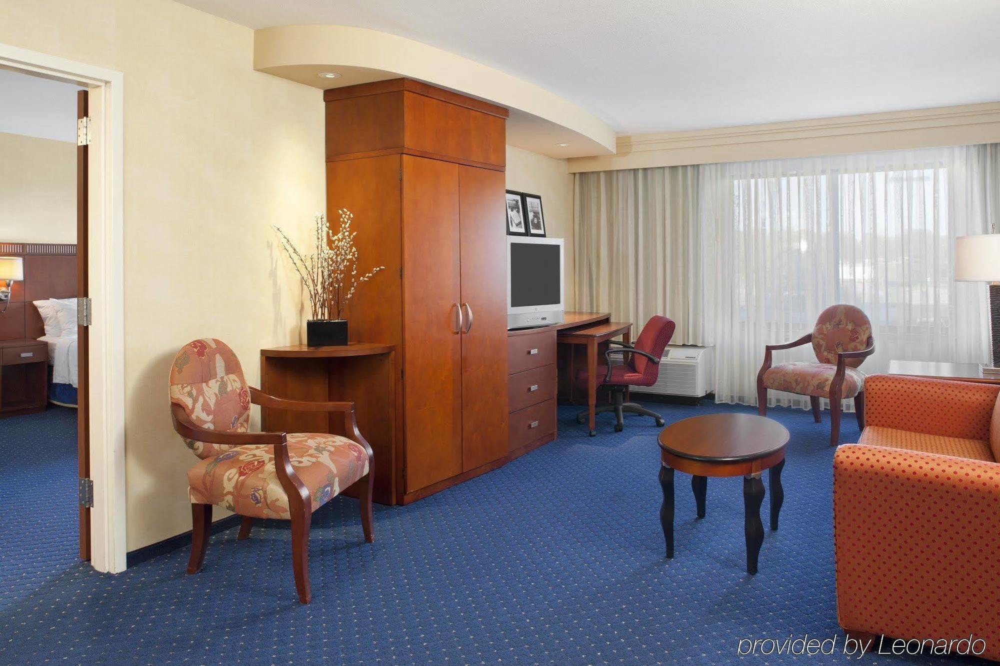 Courtyard By Marriott Columbia Hotel Стая снимка